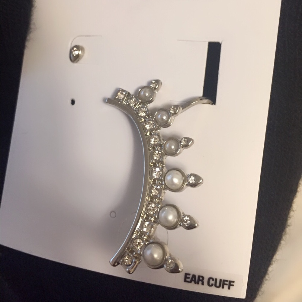 💎BCBG earcuff earrings